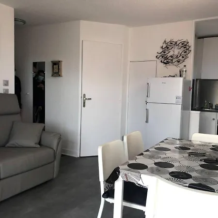 Moderne, Climatise, Quartier Calme, Proche Commodites, Avec Parking Privatif - Fr-1-723-17 *